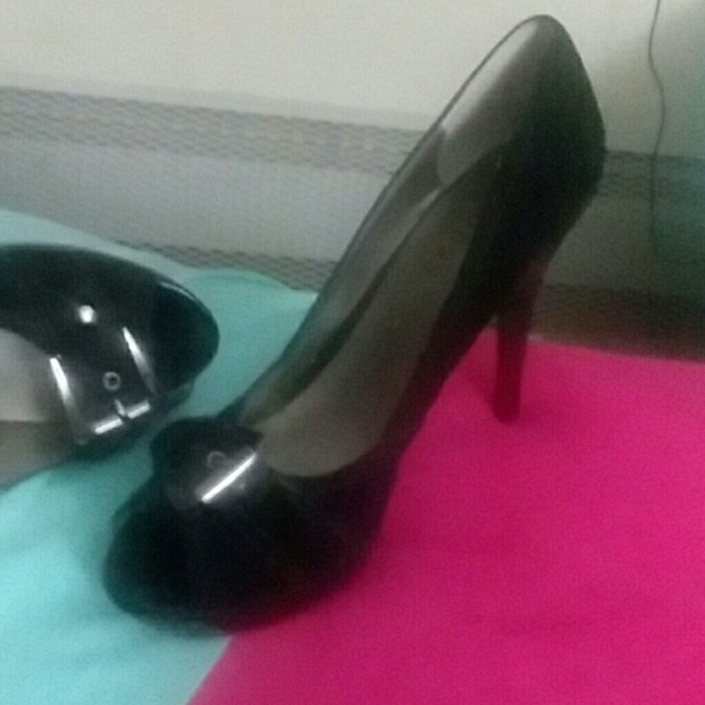Heels - Picture 4 of 4